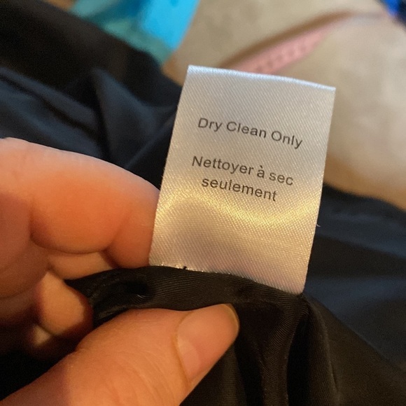 Aritzia Black Blazer - Picture 6 of 7